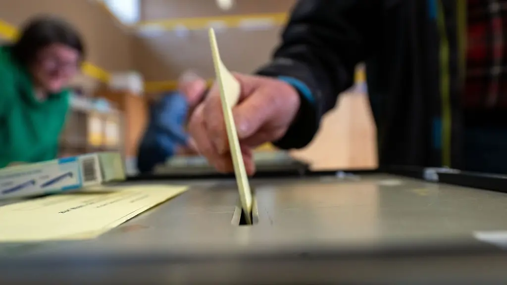 Der-Landkreis-Rhoen-Grabfeld-wird-kuenftig-von-einer-Landraetin-gefuehrt-die-zur-Partei-Freie-Waehler-gehoert