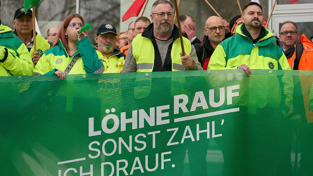Loehne-rauf-sonst-zahl-ich-drauf-mit-solchen-Slogans-versuchten-Landesbeschaeftigte-vor-dem-Start-der-Tarifgespraeche-Ende-Februar-den-Druck-auf-das-Land-Hessen-zu-erhoehen