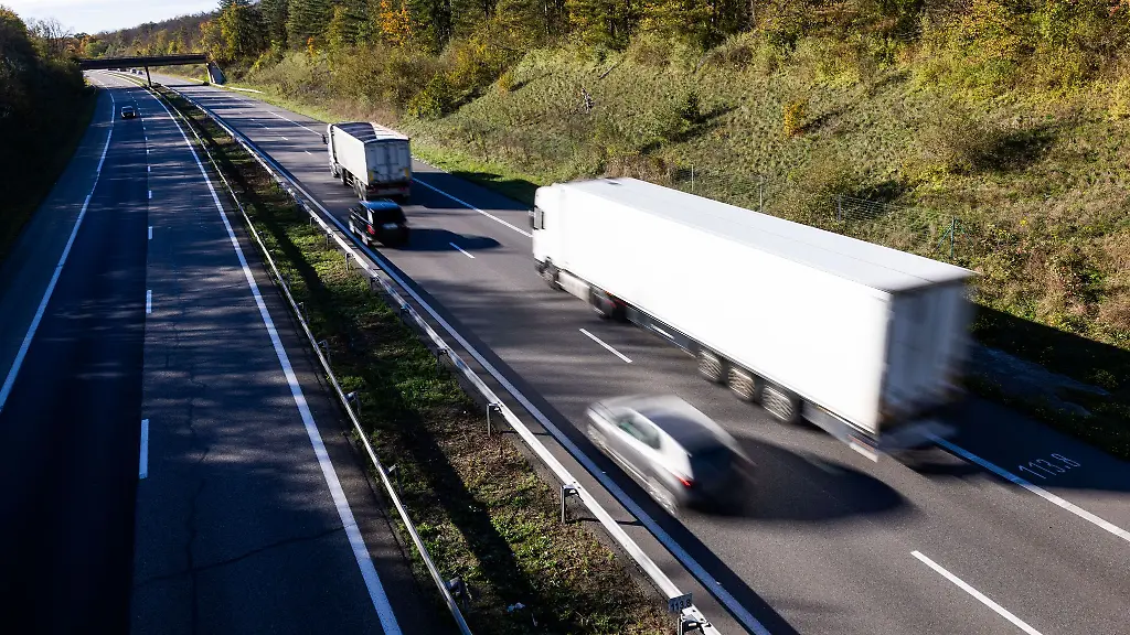 Auf-mehr-als-zwoelf-Kilometern-Laenge-wird-bis-Jahresende-gebaut