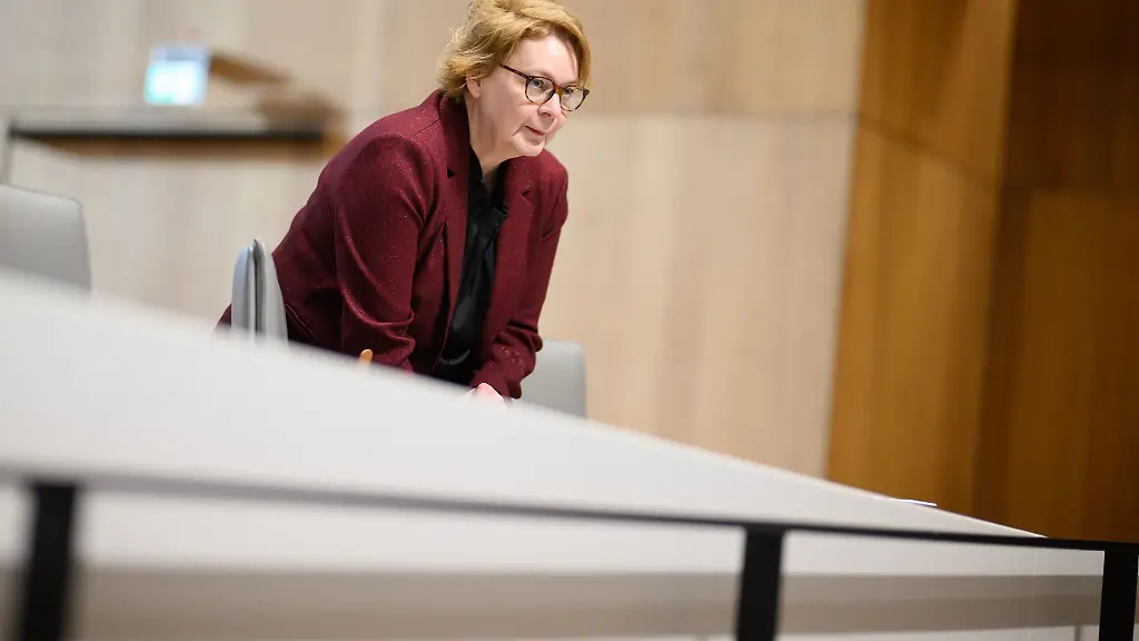 Niedersachsens-Innenministerin-Behrens-richtet-den-Blick-auf-Beamte-mit-AfD-Engagement