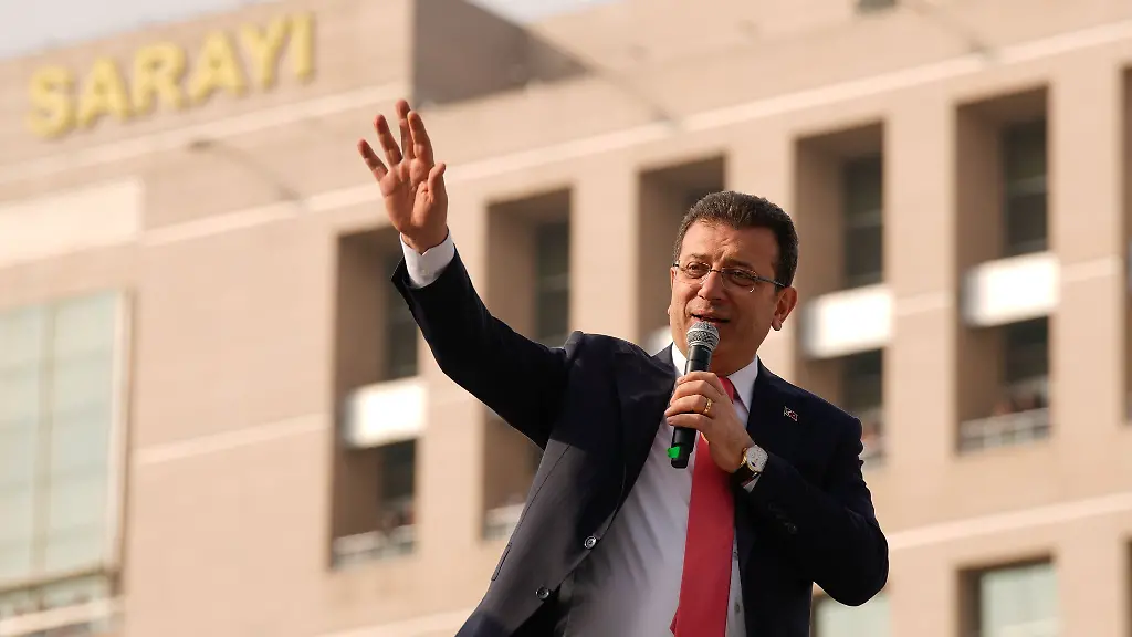 Ekrem-Imamoglu-gilt-als-Hoffnungstraeger-der-tuerkischen-Opposition