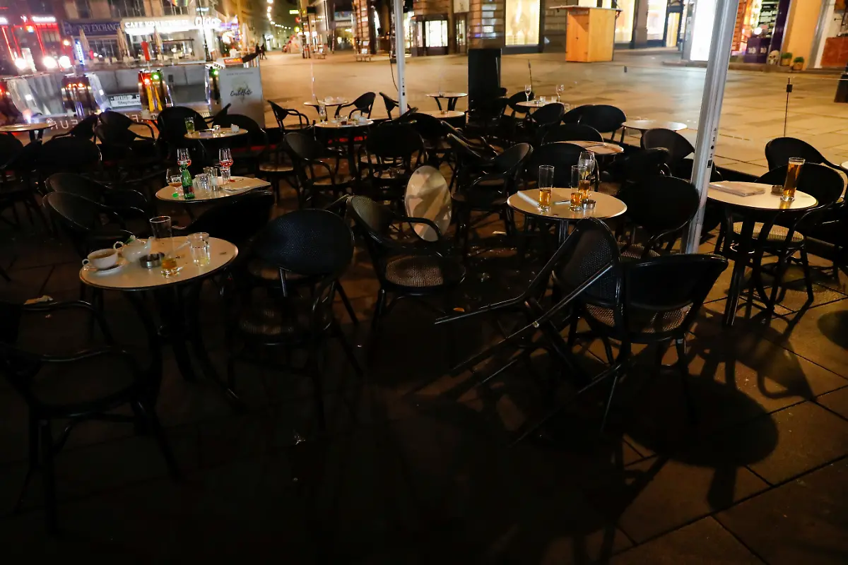 2020-11-03T040126Z-1831625278-RC2GVJ9WQBVM-RTRMADP-3-AUSTRIA-ATTACK