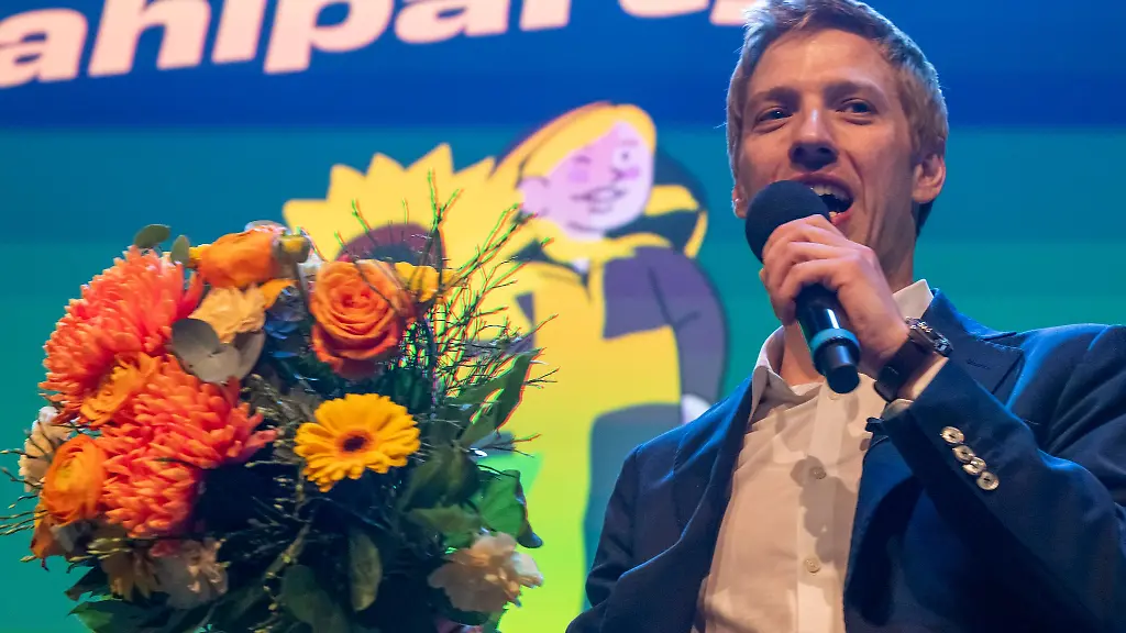 Dominik-Krause-darf-in-die-Stichwahl-um-den-Chefposten-im-Muenchner-Rathaus-die-Gruenen-hoffen-dass-sich-nun-auch-viele-CSU-Waehler-fuer-ihren-Bewerber-entscheiden