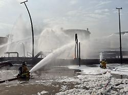 Golfstaat meldet viele Verletzte: Iran greift bahrainische Insel und Ölraffinerie an