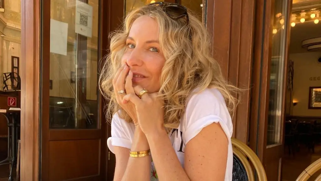 4672880b-c292-404a-ae8c-8de548d0278d-1280x1280