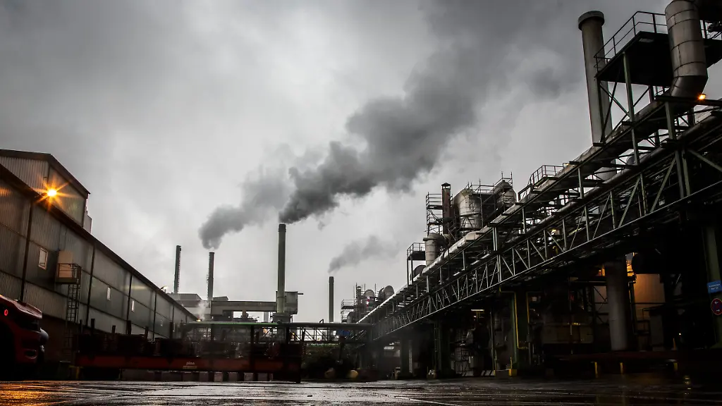 Industrieanlage-Hamburg-04-12-2013