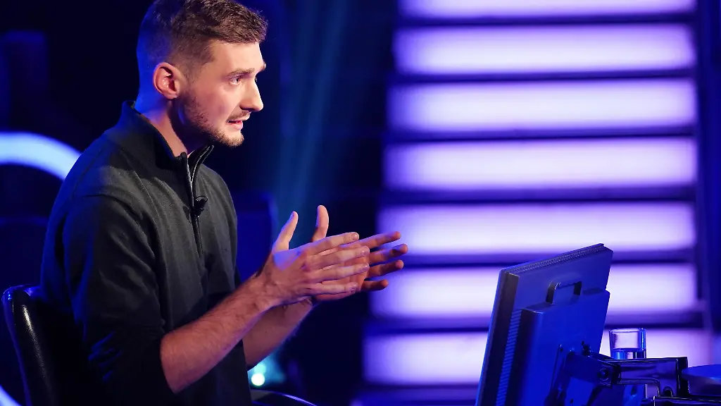 Soeren-Henschel-El-uso-de-material-relacionado-con-el-espectáculo-está-permitido-solo-con-referencia-y-enlace-a-RTL