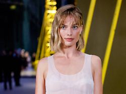 Bei der Pariser Fashion Week: Margot Robbie überrascht mit völlig neuem Look