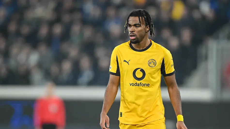 Carney-Chukwuemeka-Borussia-Dortmund-Looks-on-during-the-UEFA-Champions-League-2025-26-League-Knockout-Play-off-Second-Leg-match-between-Atalanta-BC-and-Borussia-Dortmund-at-Stadio-di-Bergamo-on-February-25-2026-in-Bergamo-Italy