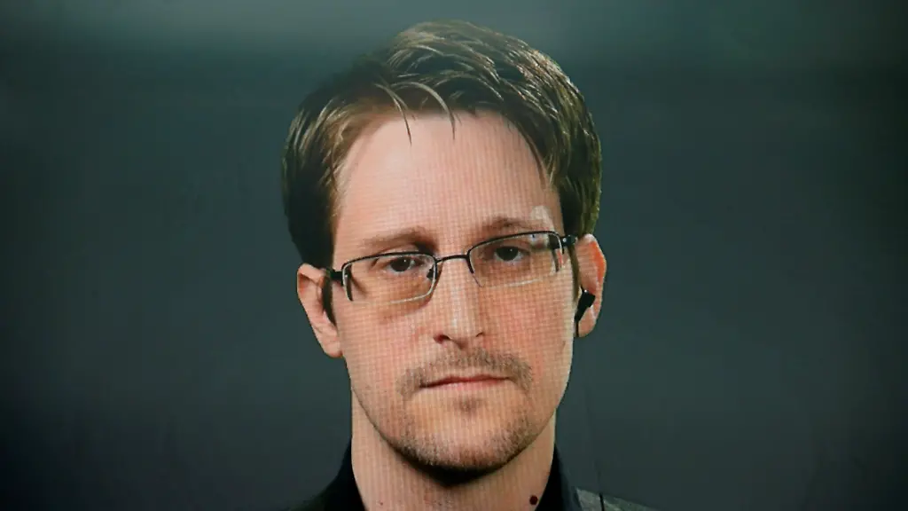 2020-10-01T000000Z-1456794467-RC2U9J93ECSF-RTRMADP-3-USA-SECURITY-SNOWDEN-LAWSUIT
