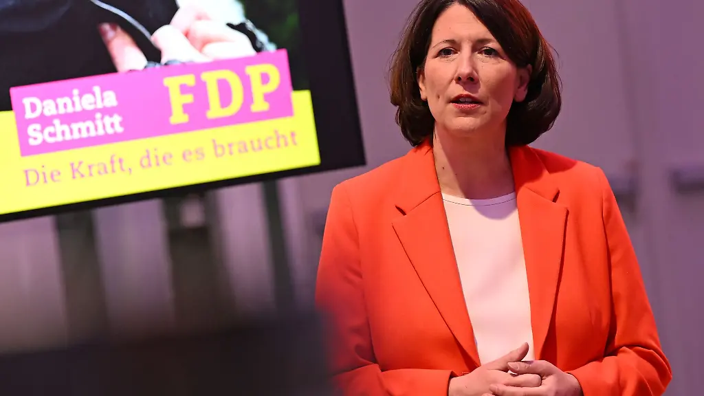 FDP-Spitzenkandidatin-Daniela-Schmitt-widerspricht-Bundeskanzler-Friedrich-Merz-CDU-Die-FDP-in-Rheinland-Pfalz-sei-alles-andere-als-tot