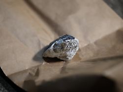 So groß wie ein Tennisball: Nach Meteoriteneinschlag dürfen Finder die Bruchstücke behalten