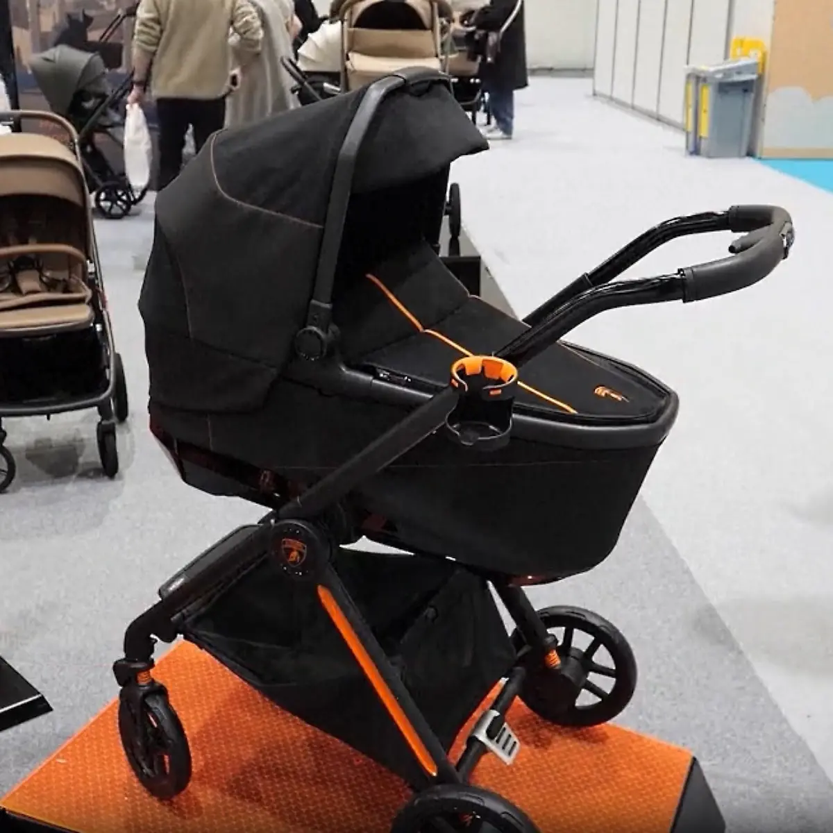 Britische Messe fr Luxus-Buggys: Lamborghini verkauft Kinderwagen fr 4600  Euro - ntv.de