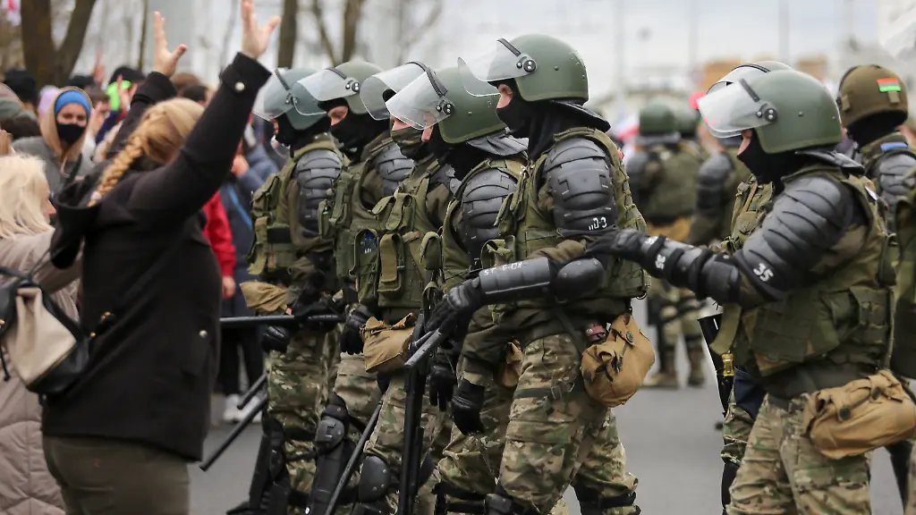 2020-11-01T135009Z-2075255253-RC2DUJ9Y0ZJ2-RTRMADP-3-BELARUS-ELECTION-PROTESTS
