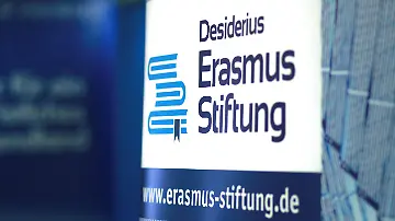 470555929