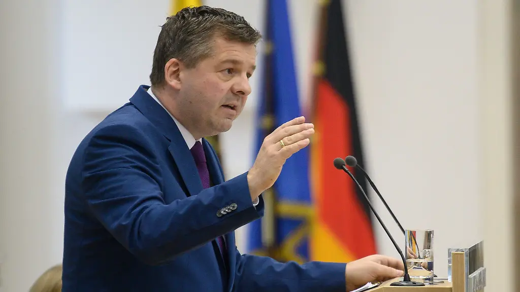 Ministerpraesident-Sven-Schulze-CDU-plant-Gespraeche-zu-SKW-Piesteritz-in-Tschechien