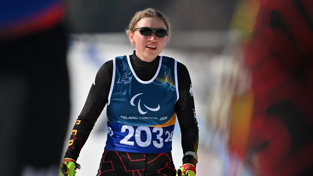 Leonie-Walter-aus-Deutschland-in-Aktion-bei-den-Paralympics-im-Para-Langlauf-im-Tesero-Cross-Country-Skiing-Stadium-Hier-werden-die-Wettkaempfe-im-Para-Biathlon-und-Para-Skilanglauf-der-Paralympischen-Spiele-ausgetragen-Die-XIV-Winter-Paralympics-finden-vom-6-bis-15-Maerz-2026-statt