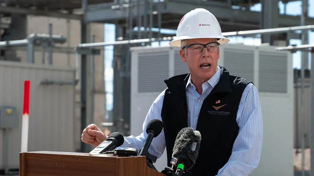 March-9-2026-Platteville-Colorado-USA-PLATTEVILLE-COLORADO-A-a-a-March-9-2026-Energy-Secretary-Chris-Wright-speaks-to-reporters-on-Monday-March-9-2026-at-the-Fort-St-Vrain-Generating-Station-in-Platteville-Colorado-He-indicated-that-a-sharp-increase-in-gasoline-and-diesel-prices-could-last-weeks-even-as-the-Trump-administration-is-doing-A-a-Aeverything-we-canA-a-A-to-alleviate-the-spikes-caused-by-the-war-in-Iran