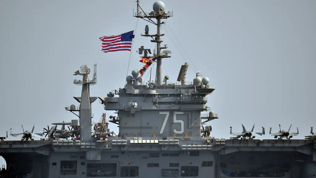 Persian-Gulf-Strait-of-Hormuz-undated-Archive-Persian-Gulf-American-ships-in-the-Persian-Gulf-and-at-the-Manama-Base-in-Bahrain-The-Cavour-underway-for-patrol-in-the-Red-Sea-USS-Harry-S-Truman-CVN-75-Archive-photo
