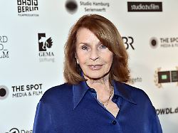 Zwei Monate nach Bühnensturz: Senta Berger spricht erstmals über ihren schweren Unfall