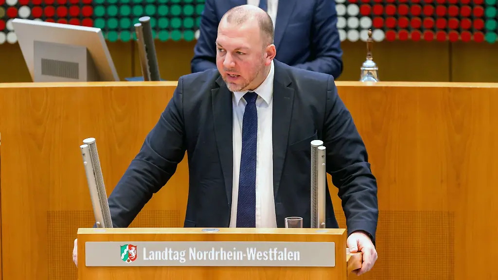 Der-AfD-Abgeordnete-Klaus-Esser-bei-einer-Rede-im-Landtag-Archivfoto