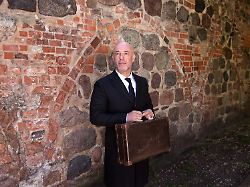 Der Graf kehrt zurück: Schlager, Pathos und eine Prise Rammstein