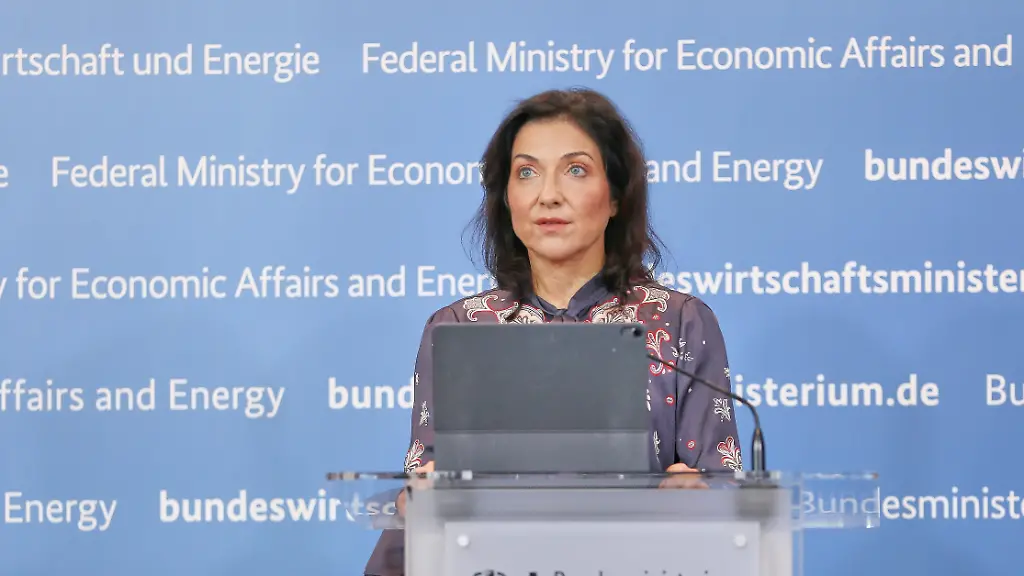 Berlin-Deutschland-Wirtschaftsministerium-Pressestatement-zu-aktuellen-Kabinetthemen-Bundesministerin-fuer-Wirtschaft-und-Energie-Katherina-Reiche-CDU