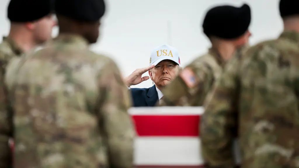 US-Praesident-Donald-Trump-bei-der-Ueberstellung-der-Leichname-von-sechs-im-Iran-getoeteten-Soldaten-in-die-USA