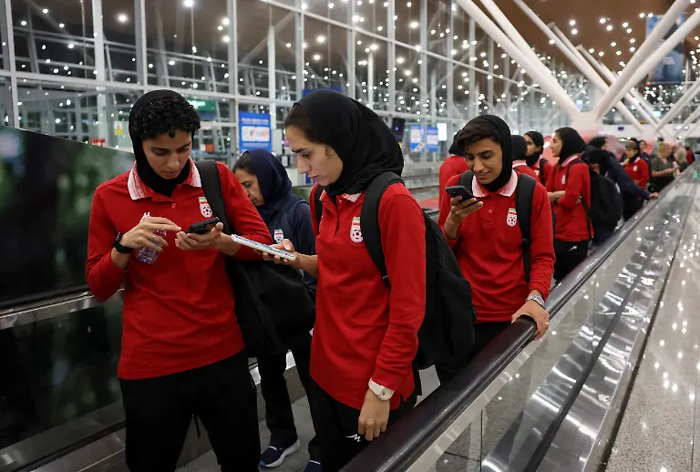 epi_1011284939_REUTERSFOTO_2026-03-11T004811Z 1286216959 RC2W1KA4N6YW RTRMADP 3 IRAN-CRISIS-SOCCER-MALAYSIA.JPG_Members of the Irani