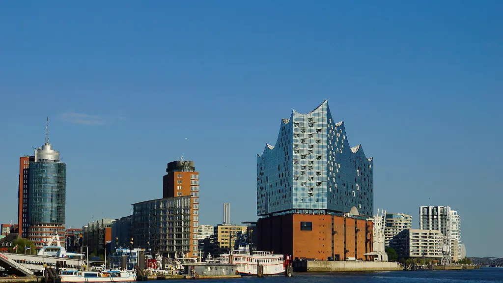 Cap-San-Diego-an-der-Ueberseebruecke