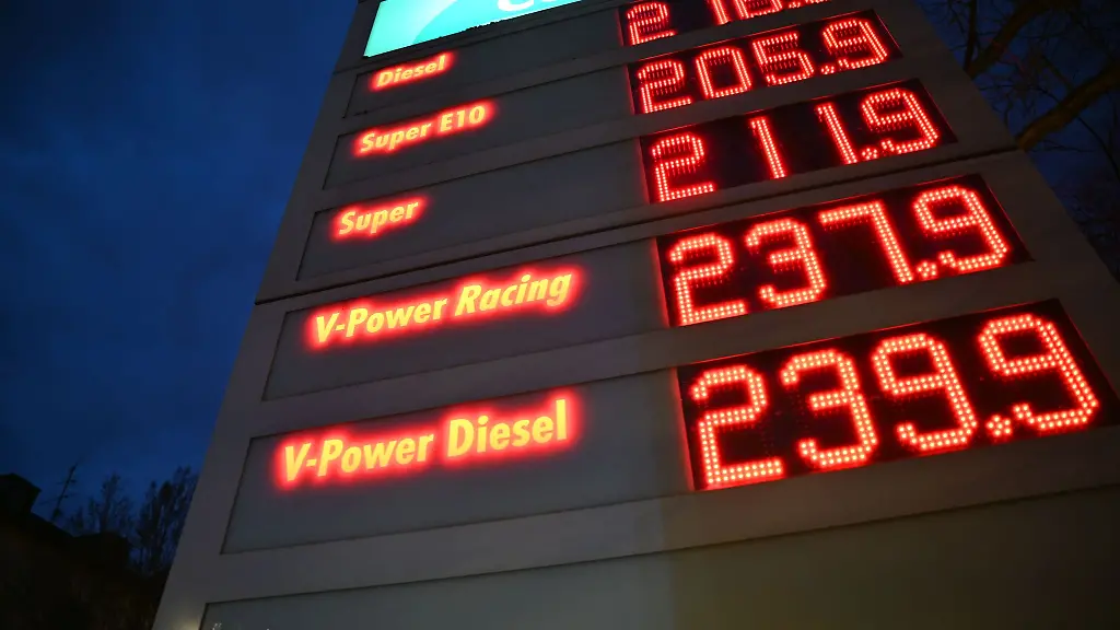 Die-Bundesregierung-will-wegen-der-steigenden-Spritpreise-eingreifen