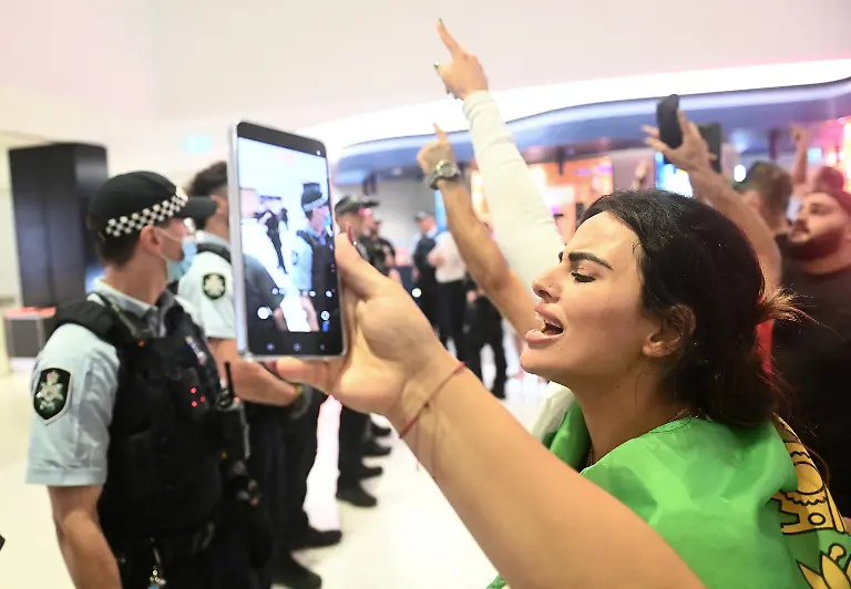 Supporters-of-the-Iranian-women-s-soccer-team-react-at-Sydney-Airport-after-five-of-the-players-were-granted-asylum-in-Sydney-Australia-March-10-2026