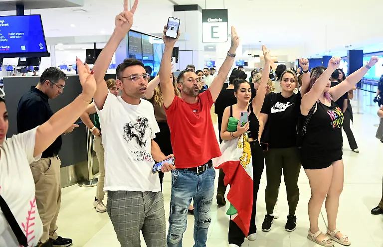 Supporters-of-the-Iranian-women-s-soccer-team-gesture-at-Sydney-Airport-after-five-of-the-players-were-granted-asylum-in-Sydney-Australia-March-10-2026