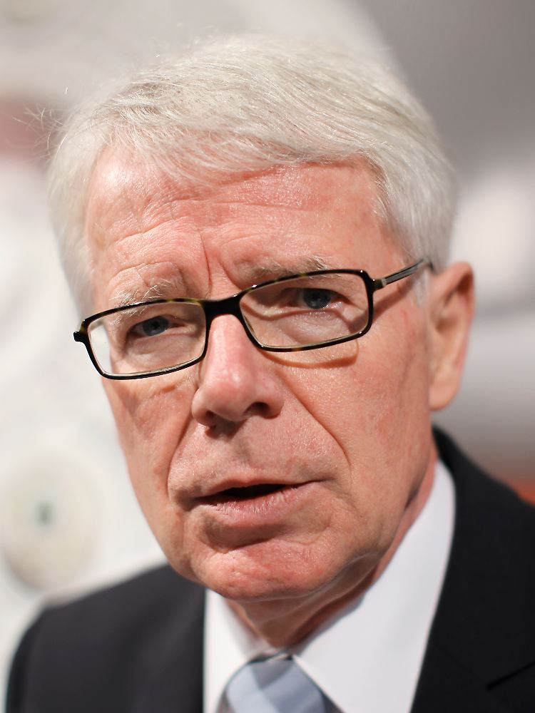 "Der letzte Titelgewinn der A-Nationalmannschaft liegt schließlich anderthalb Jahrzehnte zurück": Reinhard Rauball.