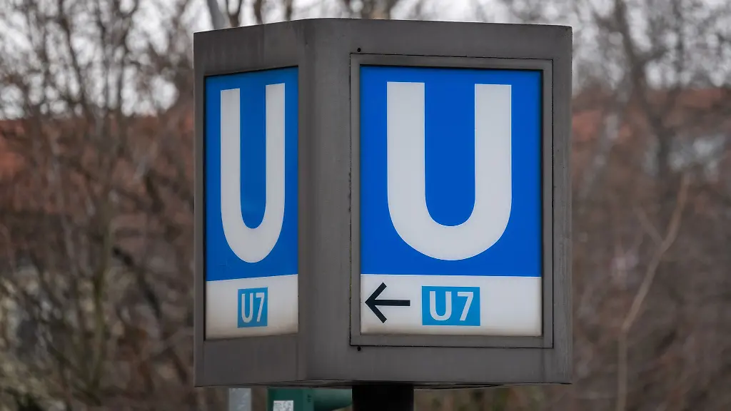 Ein-Elektroteil-an-einem-U-Bahnwaggon-hatte-gebrannt-und-stark-gequalmt