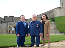 Ehrung am Königshof: "Harry Potter"-Star Warwick Davis erhält Orden von Prinz William