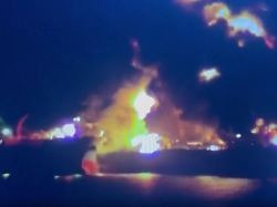 Bagdad "zutiefst besorgt": Öltanker vor Irak gehen in Flammen auf