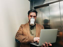 Vorherrschende Annahme widerlegt?: Gehirn arbeitet bei Multitasking nicht parallel