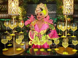 Insekten-Snacks auf dem Kiez: Olivia Jones eröffnet Bar mit Dschungelcamp-Flair