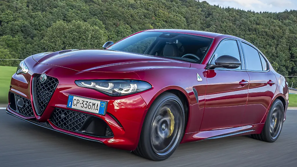 AlfaRomeoGiuliaQuadrifoglioMY2023Facelift1