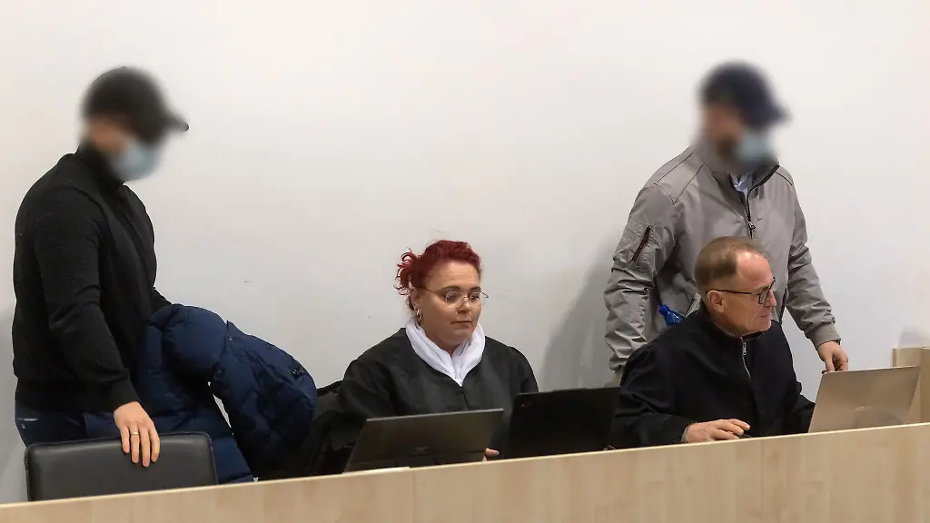 Zwei-Maenner-aus-der-rechtsextremen-Szene-sollen-zwei-Journalisten-aus-Goettingen-schwer-verletzt-haben