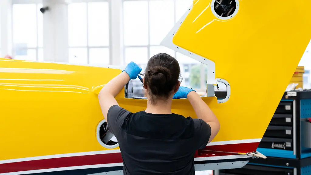 GROB-Aircraft-Flughafengelaende-in-Tussenhausen