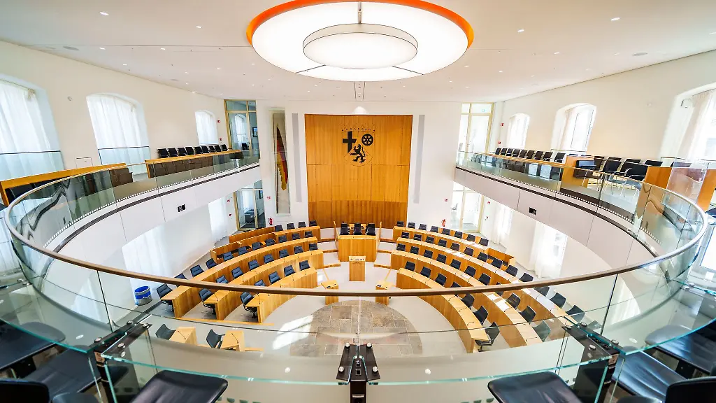 Der-Innenausschuss-des-Landtags-hat-sich-auf-Antrag-der-CDU-mit-dem-Thema-Sonderurlaub-fuer-Landesbeamte-befasst