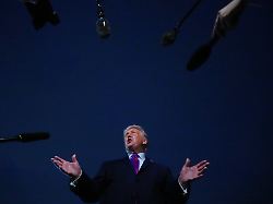 Nach Trumps Angriff auf den Iran: Warum wird der US-Sport auf der Weltbühne eigentlich nicht sanktioniert?