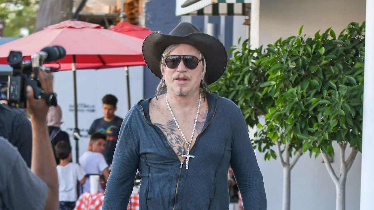 Mike Rourke Hat Der Tag: Mickey Rourke erklärt: Deshalb hat er so lange keine Miete ...