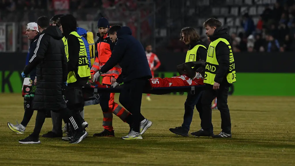 Injured-Silas-Katompa-Mvumpa-Mainz-on-a-stretcher-during-the-UEFA-Conference-League-round-of-16-1st-leg-match-SK-Sigma-Olomouc-vs-1-FSV-Mainz-05-in-Olomouc-Czech-Republic-on-March-12-2026