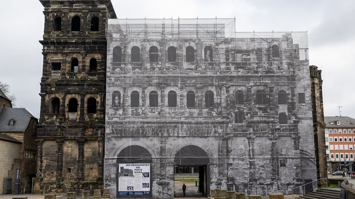 Porta Nigra wird mit "schockartiger Erwärmung" entkrustet