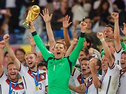 Lebende Legende wird 40: Weggefährten adeln Geburtstagskind Neuer mit großen Worten