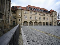 Erschreckende Missbrauchsstudie : Paderborner Erzbischof Bentz bittet um Verzeihung