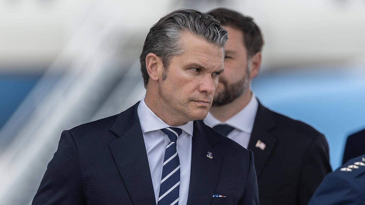 Hegseth: Oberster Führer des Iran bei Angriff "verletzt und wahrscheinlich entstellt"